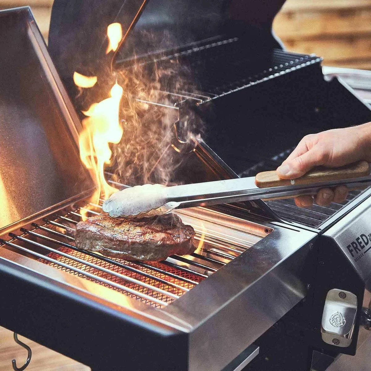 Burnhard Gas BBQ FRED JR. Deluxe - 2 Branders - Incl. Keramische Infraroodbrander & Afdekhoes - Deluxe Burnhard Gas BBQ FRED JR. Deluxe - 2 Branders - Incl. Keramische Infraroodbrander & Afdekhoes - Deluxe -Beroemde Keukenserie Winkel 1200x1200 514