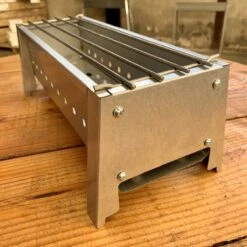 Spiedini Saté-bbq Bali 40 Mini - Kleine, Smalle Houtskoolbarbecue Met Horizontaal Rooster Voor Sate Of Andere Spiesjes - 40 Cm Lang, 11 Cm Breed, 14 Cm Hoog - Ideaal Voor Tuin- Of Open Haard, Of Balkon - Materiaal: Gealuminiseerd Ijzer 3 Spiedini Saté-bbq Bali 40 Mini - Kleine, Smalle Houtskoolbarbecue Met Horizontaal Rooster Voor Sate Of Andere Spiesjes - 40 Cm Lang, 11 Cm Breed, 14 Cm Hoog - Ideaal Voor Tuin- Of Open Haard, Of Balkon - Materiaal: Gealuminiseerd Ijzer -Beroemde Keukenserie Winkel 1200x1200 524