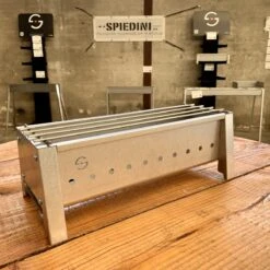 Spiedini Saté-bbq Bali 40 Mini - Kleine, Smalle Houtskoolbarbecue Met Horizontaal Rooster Voor Sate Of Andere Spiesjes - 40 Cm Lang, 11 Cm Breed, 14 Cm Hoog - Ideaal Voor Tuin- Of Open Haard, Of Balkon - Materiaal: Gealuminiseerd Ijzer 7 Spiedini Saté-bbq Bali 40 Mini - Kleine, Smalle Houtskoolbarbecue Met Horizontaal Rooster Voor Sate Of Andere Spiesjes - 40 Cm Lang, 11 Cm Breed, 14 Cm Hoog - Ideaal Voor Tuin- Of Open Haard, Of Balkon - Materiaal: Gealuminiseerd Ijzer -Beroemde Keukenserie Winkel 1200x1200 526