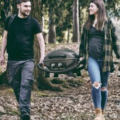 Burnhard Draagbare 2-Branders Gasbarbecue - Afdekhoes - BBQ Wayne -Beroemde Keukenserie Winkel 1200x1200 583