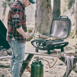 Burnhard Draagbare 2-Branders Gasbarbecue - Afdekhoes - BBQ Wayne -Beroemde Keukenserie Winkel 1200x1200 593