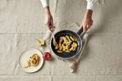 Demeyere Alu Cosi 3 Koekenpan - Ceraforce - 20 Cm - PTFE-vrij -Beroemde Keukenserie Winkel 1200x800 8