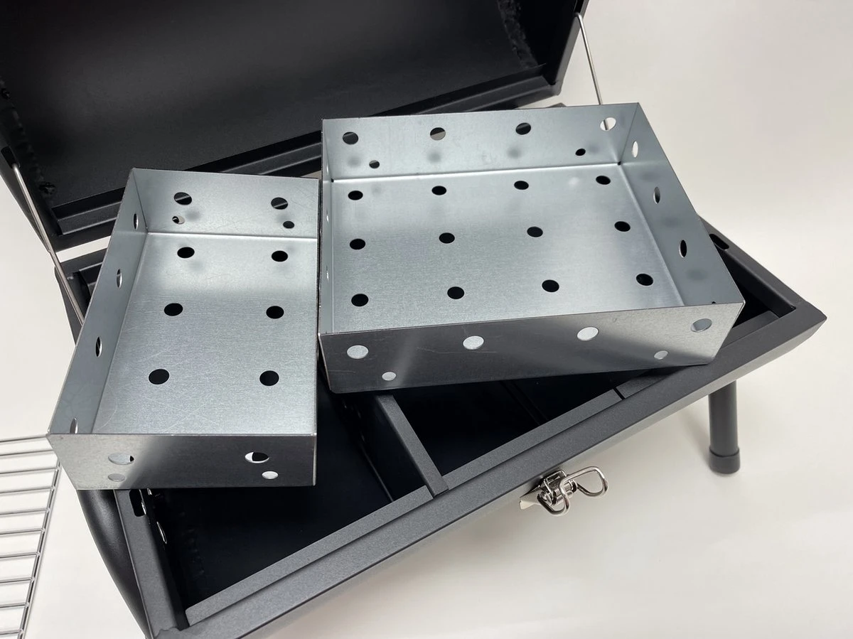 Compacte Draagbare kolen BBQ van Wolff BBQ - Handig voor op de camping op het strand of in een park - Smoker Barbecue - Draagbare lichtgewicht bbq - Met Thermometer en lucht doorvoer. Laat je vlees langzaam garen. Compacte Draagbare Kolen BBQ Van Wolff BBQ - Handig Voor Op De Camping Op Het Strand Of In Een Park - Smoker Barbecue - Draagbare Lichtgewicht Bbq - Met Thermometer En Lucht Doorvoer. Laat Je Vlees Langzaam Garen. -Beroemde Keukenserie Winkel 1200x899 18