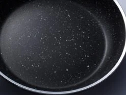 Sola Wokpan Stonehenge - Ø 28 Cm - Zwart/wit - Aluminium - Antiaanbaklaag -Beroemde Keukenserie Winkel 1200x906 3