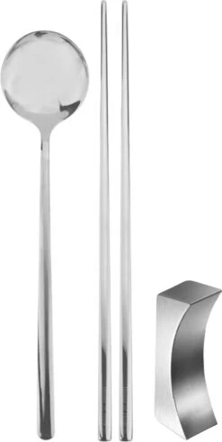 House Of Husk 1 Persoons Chopstick Lepel Set - 1 Paar Metalen Koreaanse Eetstokjes - Inclusief Eetlepel En Houder - RVS - Metaal - Eetstokjes - Koreaans - Vaatwasserbestendig - Sushi Chopsticks - Noodles - Zilver