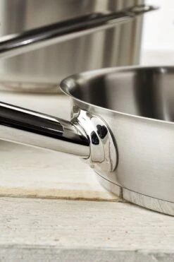 Demeyere Restoline 3 RVS Koekenpan – Koekenpan Inductie - 32 Cm – PTFE-vrij 6 Demeyere Restoline 3 RVS Koekenpan – Koekenpan Inductie - 32 Cm – PTFE-vrij -Beroemde Keukenserie Winkel 799x1200 2