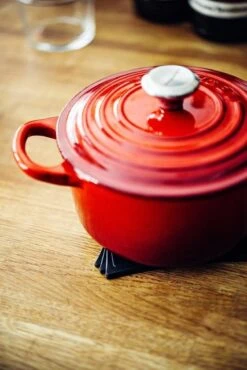 Le Creuset Signature Braadpan - 4,2 L - 24 Cm - Kersenrood -Beroemde Keukenserie Winkel 801x1200 1